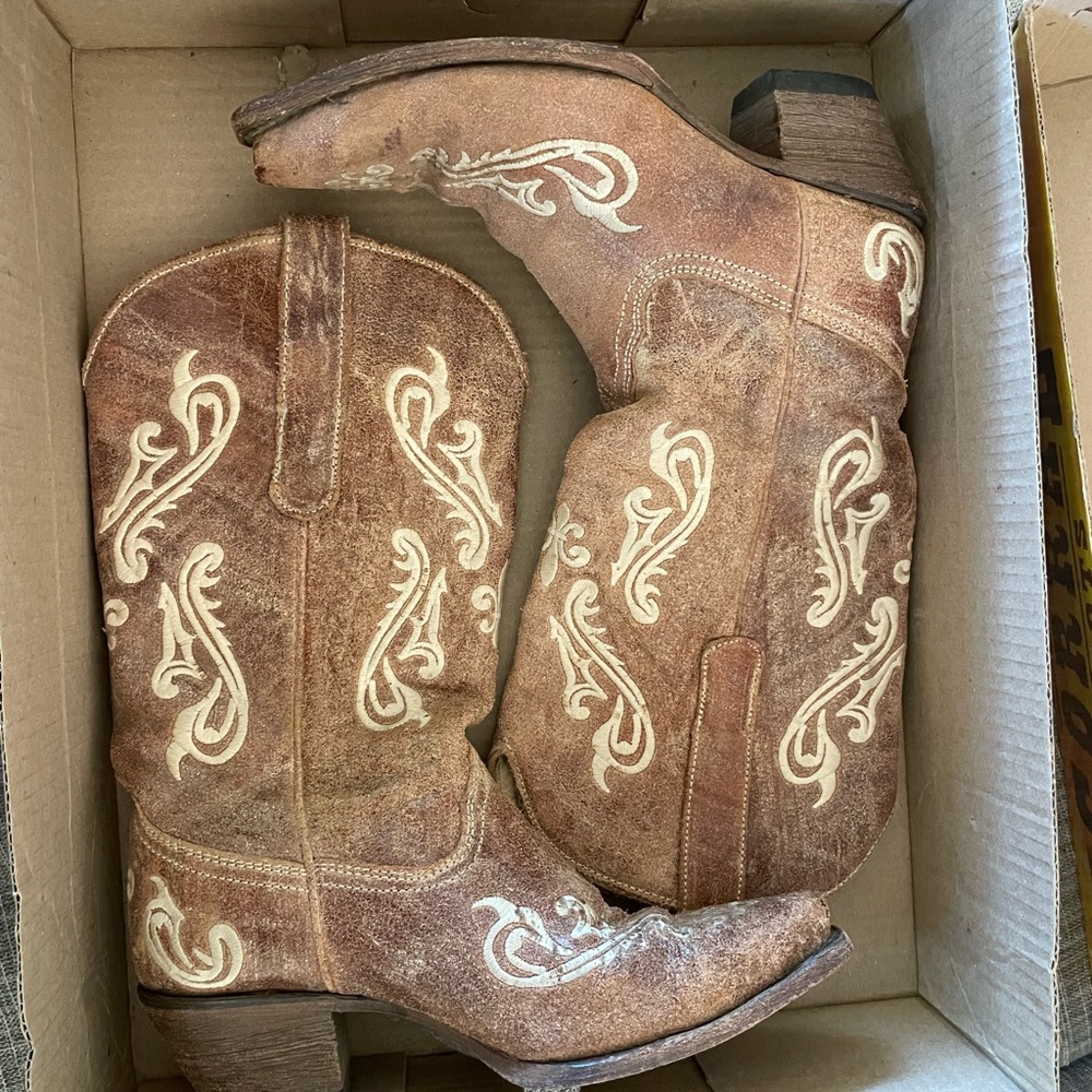 Corral Rustic Brown and Cream Embroidered Heeled Boots